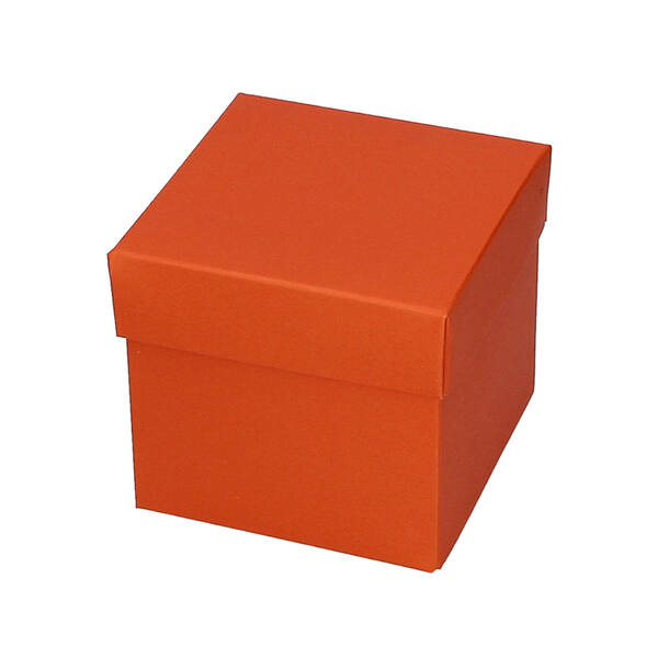 Bonbondozen CubeBox® oranje (deksel opgezet) met goudkarton (2 maten)