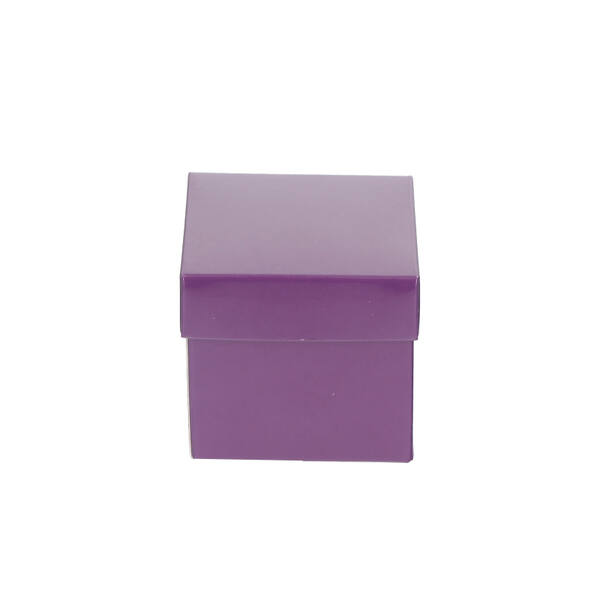 Bonbondozen CubeBox® paars (deksel opgezet) met goudkarton (2 maten)